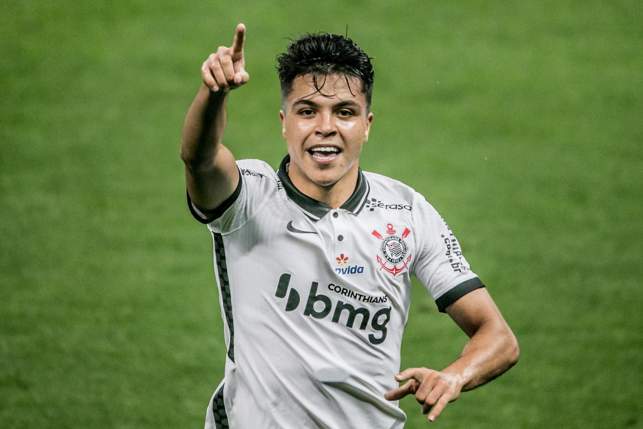 Roni comemora primeiro gol pelo Corinthians