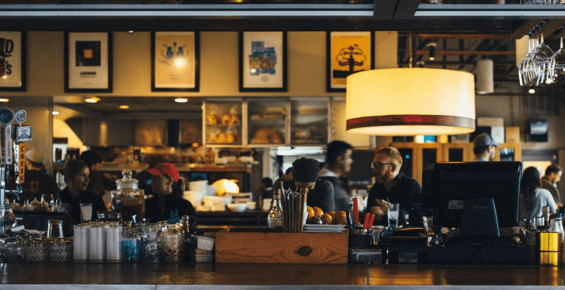 Restaurantes e bares endividados sofrem para retomar