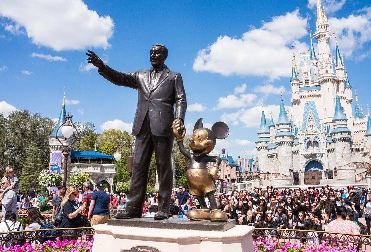 Disney corta 28.000 empregos