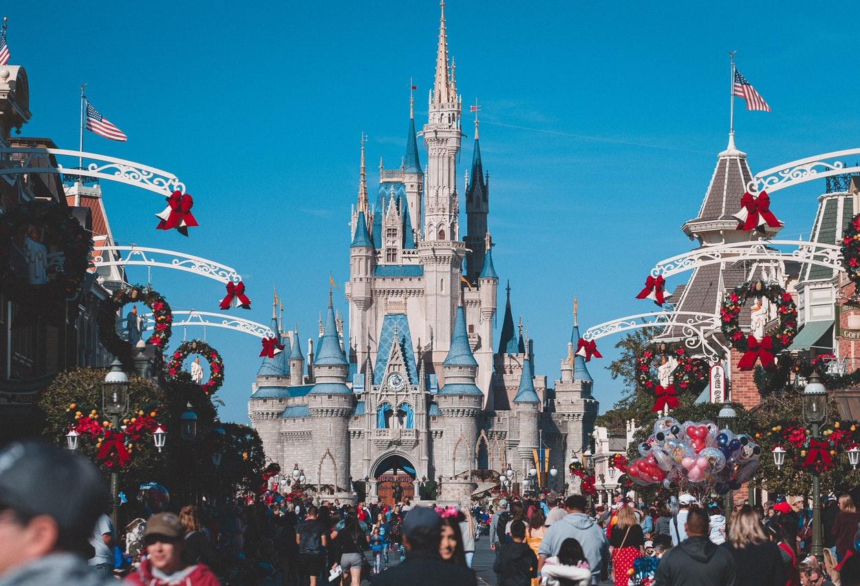 Disney corta 28.000 empregos