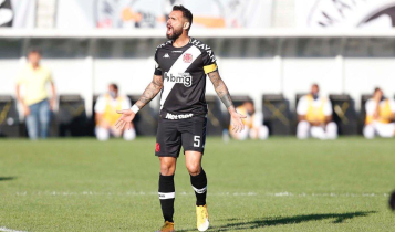 "Pra cego ler": Na imagem temos o jogador Leandro Castan do Vasco