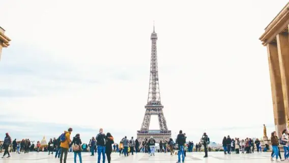 França bate recorde diário de casos de covid-19 desde o início da pandemia