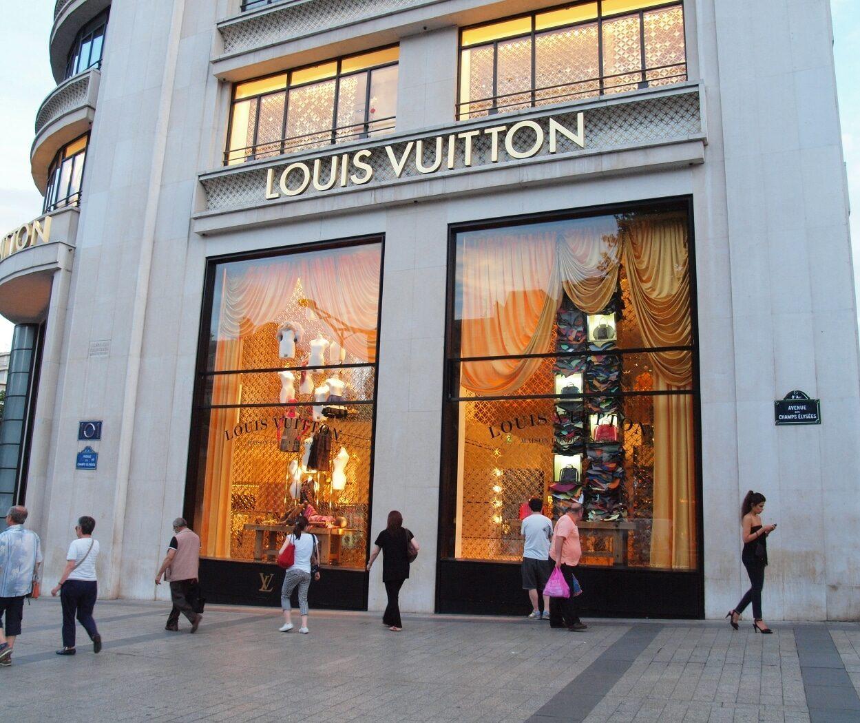 Louis Vuitton lança máscara de luxo