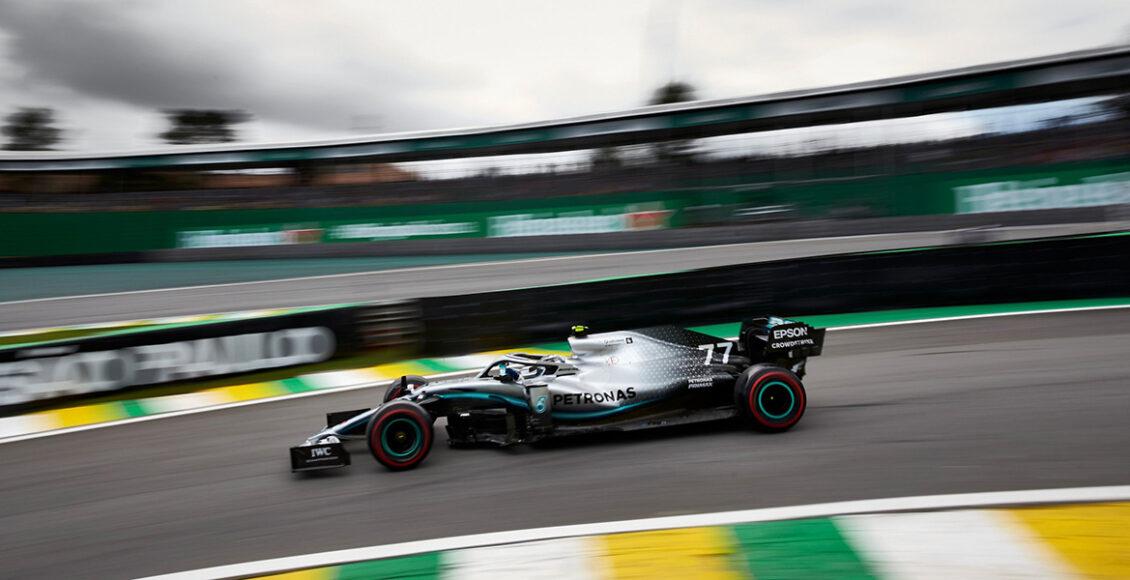 Carro da Mercedes disputa do GP do Brasil de Fórmula 1