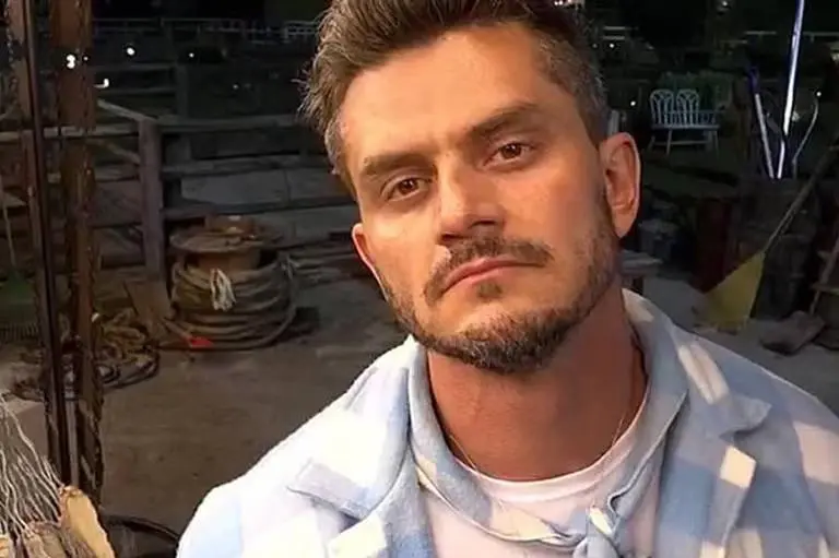 Foto mostra Marcos Harter, um dos candidatos famosos nesta eleição