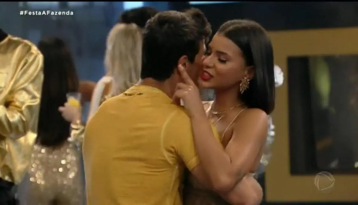 Mariano e Jakleyne Oliveira para enquete A Fazenda 2020