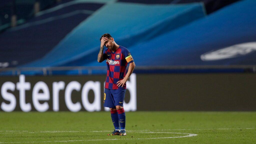 Messi cabisbaixo após goleada por 8 a 2 para o bayern de munique