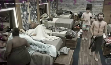 Na imagem, Jojo Todynho fala sobre dormir de conchinha com Rodrigo em A Fazenda 2020