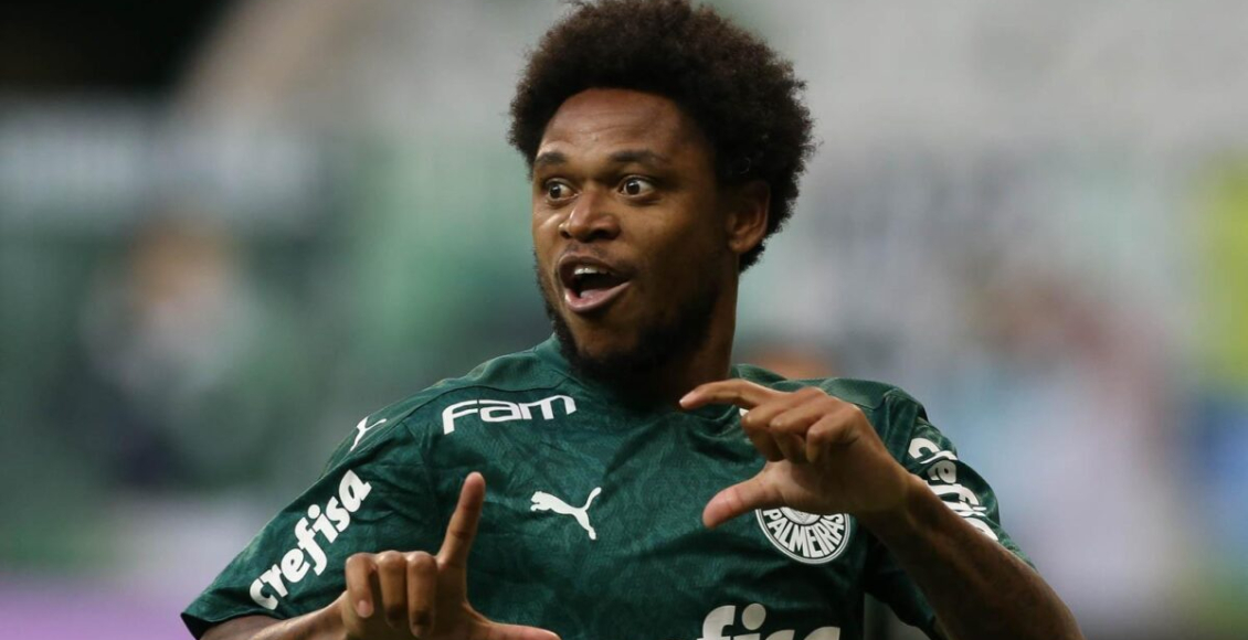 Luiz Adriano comemora gol contra Corinthians