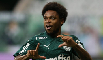 Luiz Adriano comemora gol contra Corinthians