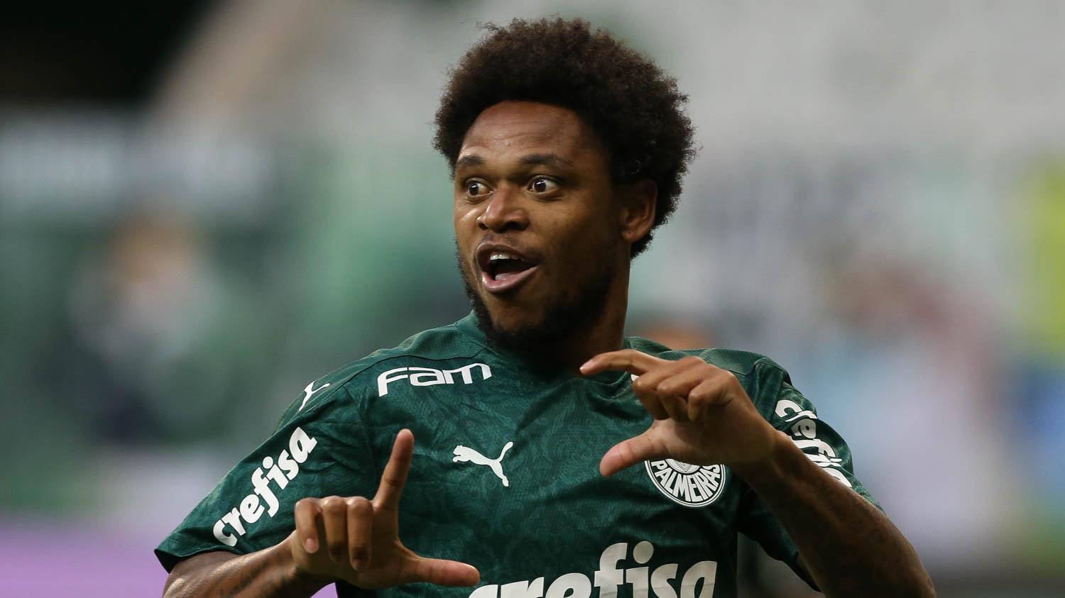 Luiz Adriano comemora gol contra Corinthians