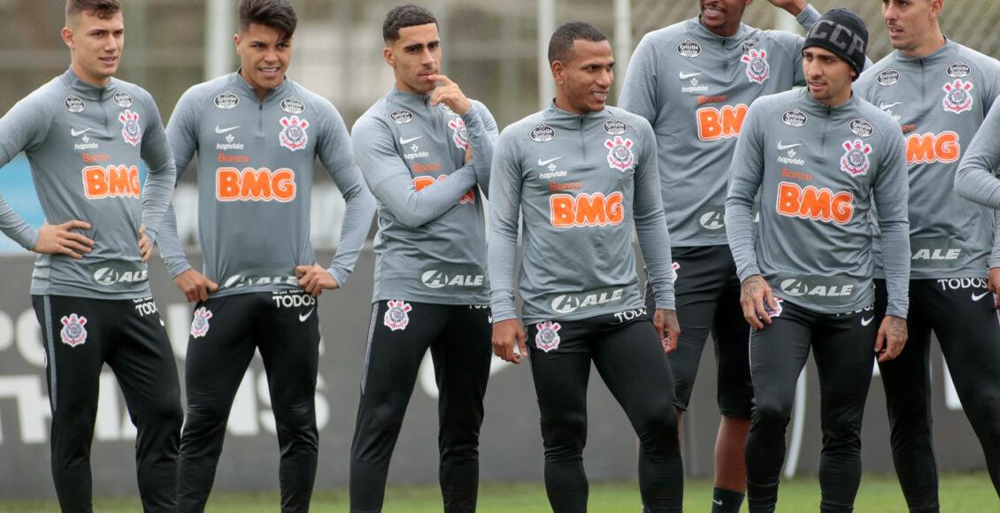 Jogadores do Corinthians em treinamento
