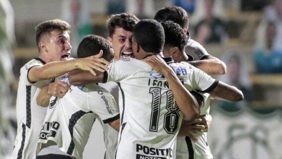 Danilo Avelar marca nos acréscimos e Corinthians vence Goiás fora de casa