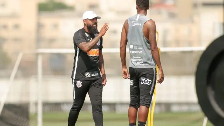 Fluminense x Corinthians: saiba onde assistir ao vivo, escalações e arbitragem
