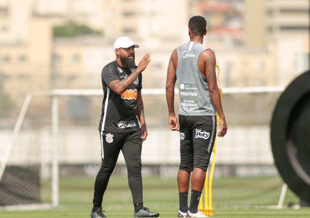 Dyego Coelho conduz treino do Corinthians para Fluminense x Corinthians