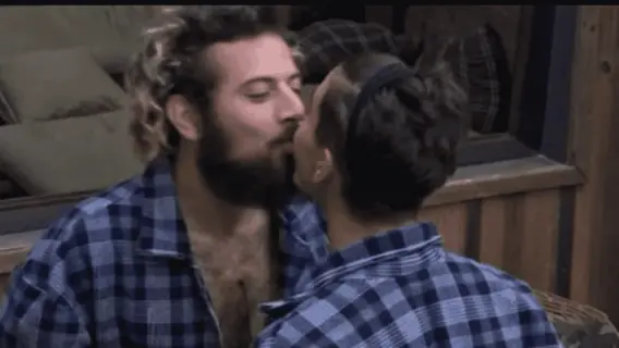 A Fazenda 2020: Cartolouco afirma que é bissexual em conversa