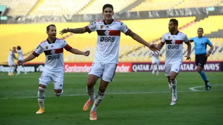 Flamengo bate Barcelona-EQU por 2 a 1 pela Libertadores e supera desfalques