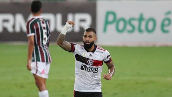 Flamengo vence Fluminense por 2 a 1 e encosta na liderança do Brasileirão