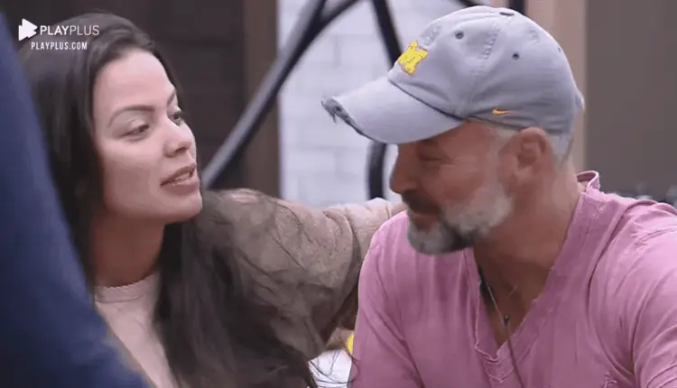 Victória Villarim e Mateus Carrieri em A Fazenda 2020