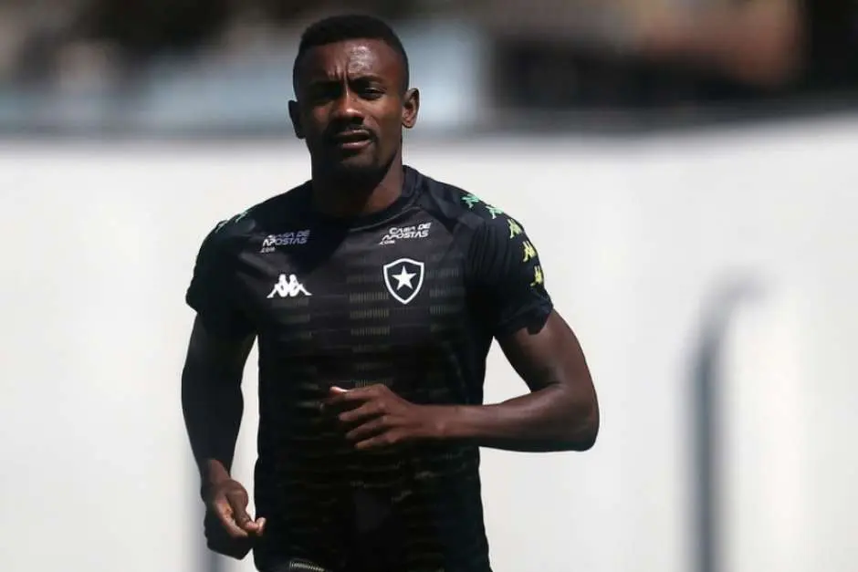 Kalou em treinamento pelo Botafogo