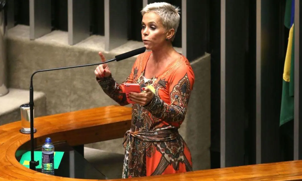 Foto mostra Cristiane Brasil