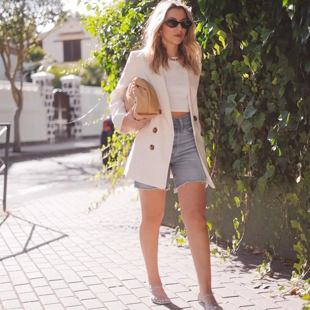 Bermuda com blazer branco