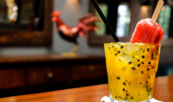 Caipiroska de maracujá com picolé