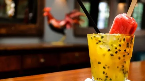 Caipiroska: 5 receitas fáceis de drinks que vão te refrescar