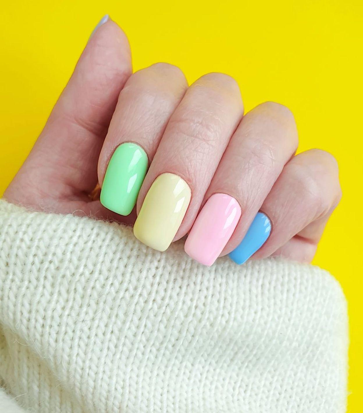 Tom pastel nas unhas