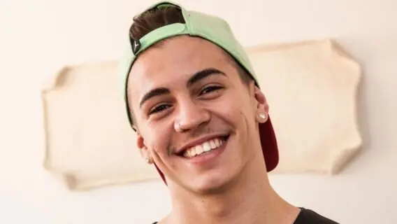 A Fazenda 12: Biel confessa que já foi apaixonado por Mirella; assista