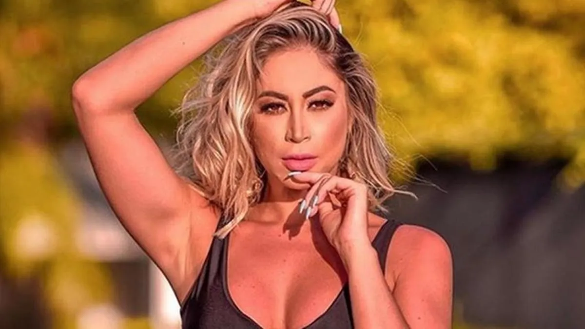 Imagem da fazendeira da semana Carol Narizinho na Enquete A Fazenda 12