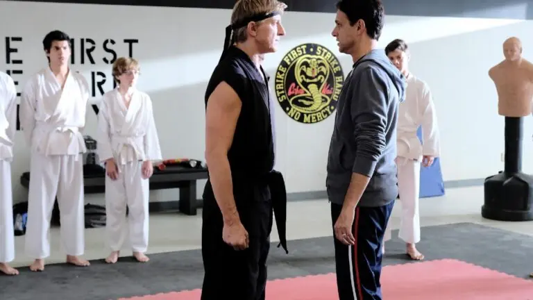 Cobra Kai: nostalgia dos anos 80 e novos valentões criam hype para 3ª temporada