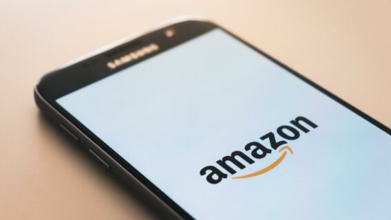 É possível investir em ações da Amazon daqui do Brasil; saiba como