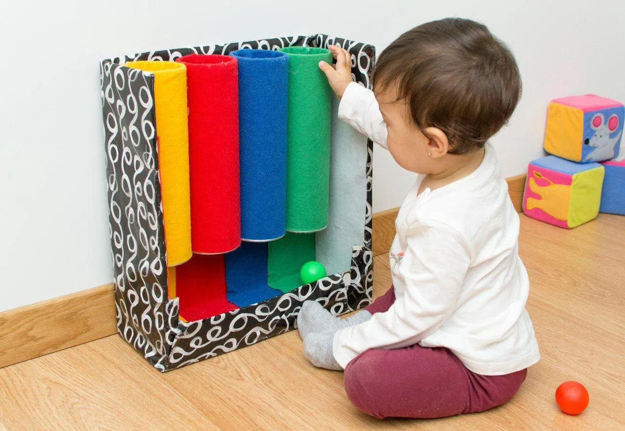 Os brinquedos montessori foram em uma atividade por vez