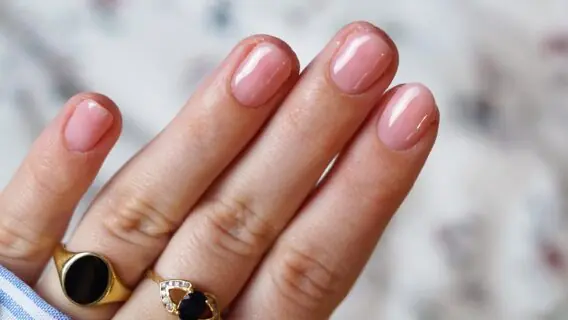 Como tirar a cutícula da maneira correta e ter unhas saudáveis