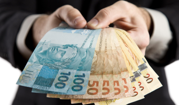 Trabalhou em 2019? Nascidos em setembro podem sacar abono salarial de R$ 1.045 abono salarial
