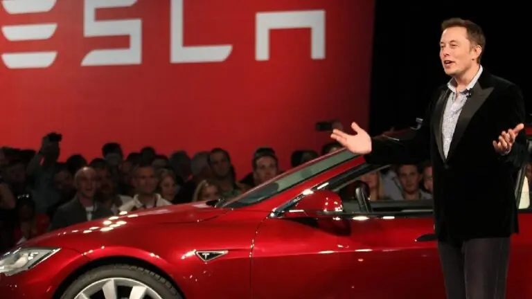 Tesla é investigada por 23 acidentes envolvendo piloto automático