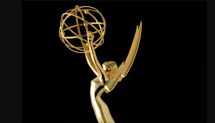 Foto mostra a estatueta do Emmy