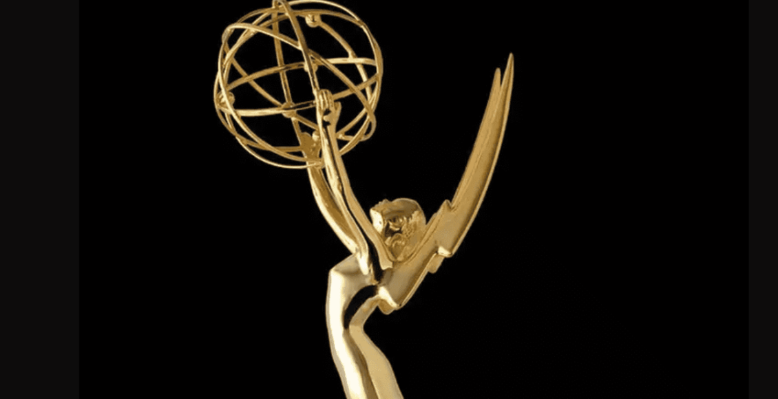 Foto mostra a estatueta do Emmy