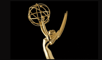 Foto mostra a estatueta do Emmy