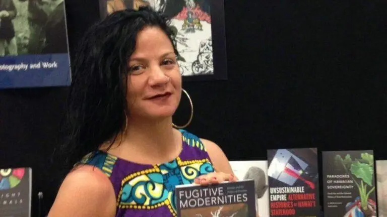 Mulher admite ter fingido ser negra durante 10 anos