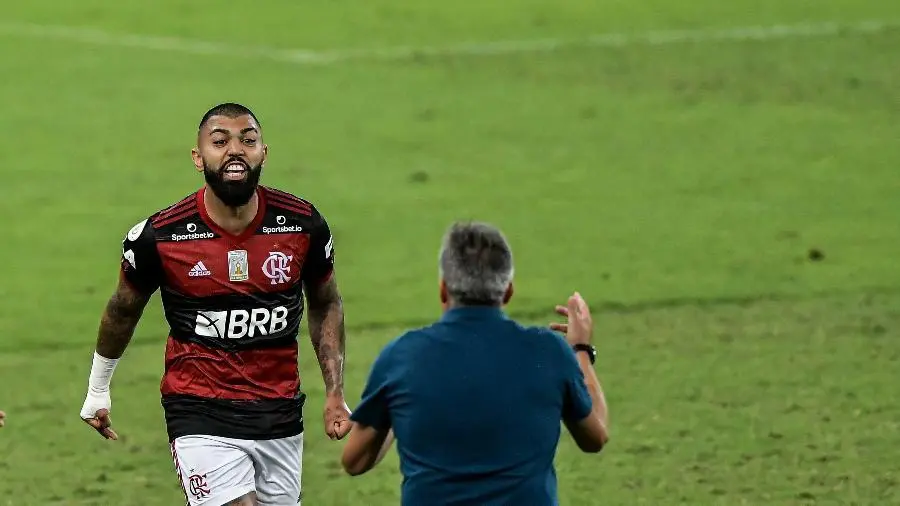 Gabigol comemora gol com Torrent