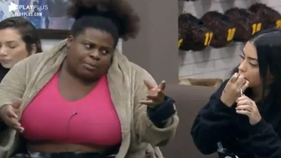 A Fazenda 2020: Jojo Todynho e MC Mirella armam barraco por causa de descarga