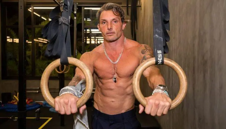 Imagem com Juliano Ceglia, participante de A Fazenda 2020