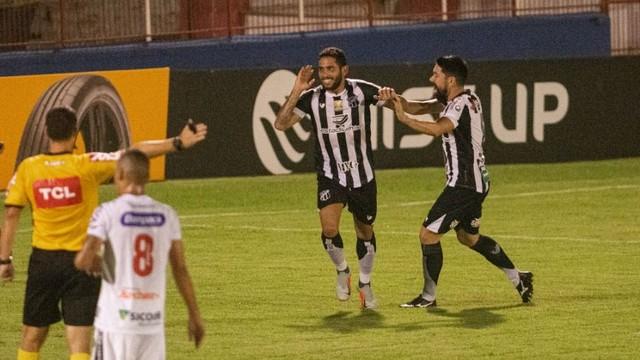 Leandro carvalho comemora gol do ceará na copa do brasil