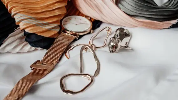 Como limpar joias de ouro e prata com produtos caseiros