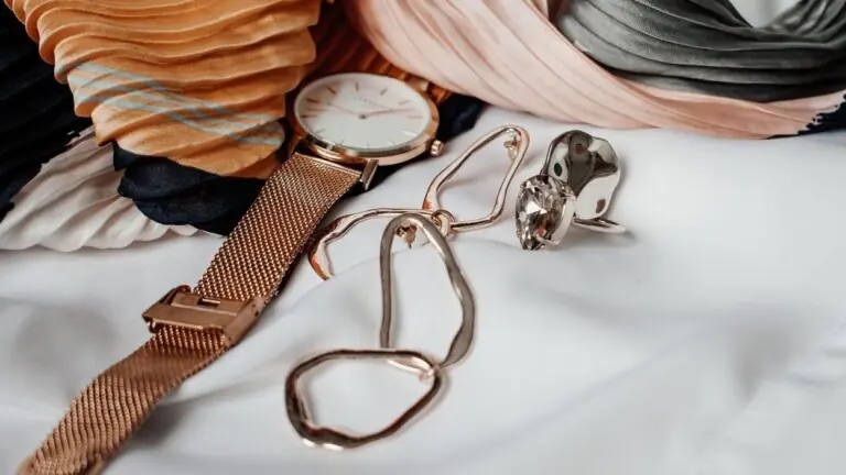 Como limpar joias de ouro e prata com produtos caseiros