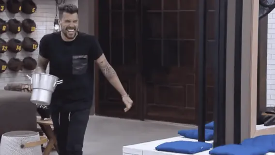 A Fazenda 12: Lipe vence prova de fogo e pode vetar 2 votos na roça