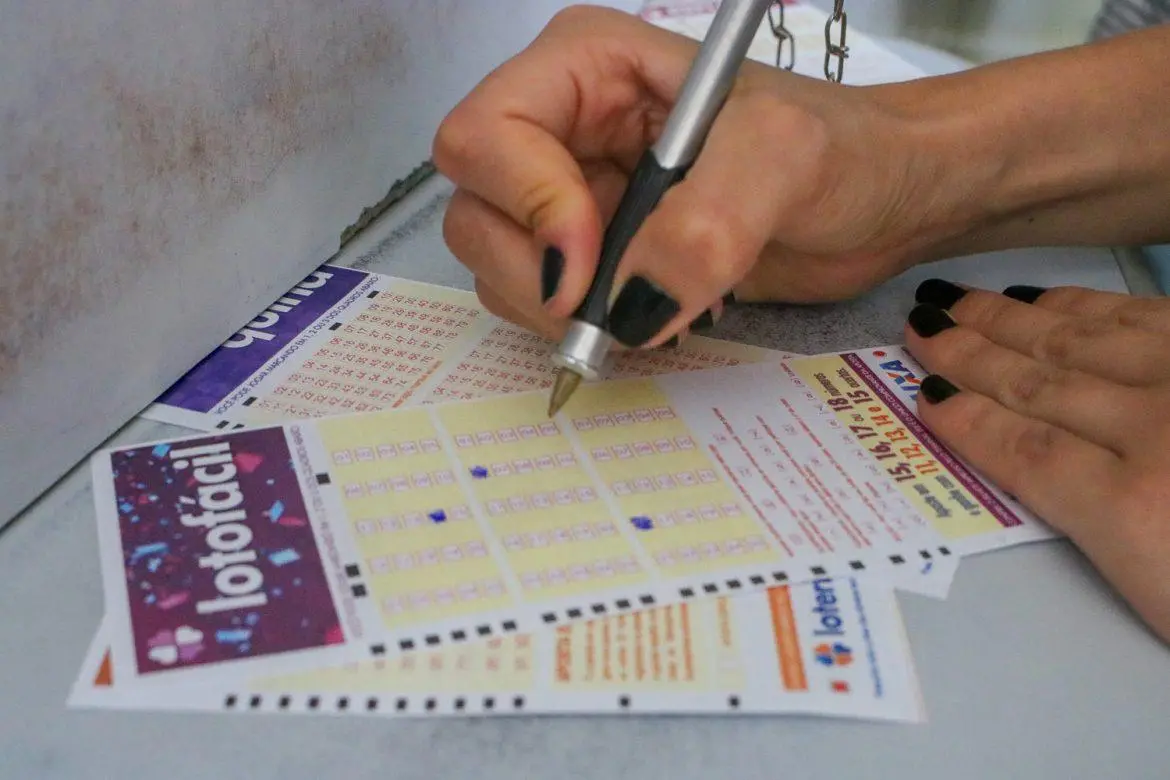 resultado da Lotofácil concurso 2069