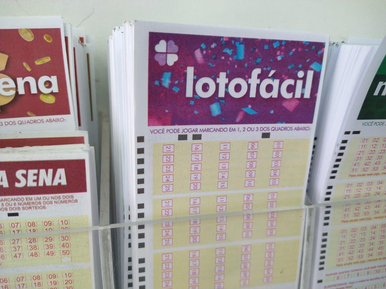 Resultado da Lotofácil de ontem - Suporte de parede com bloco de volantes da Lotofácil